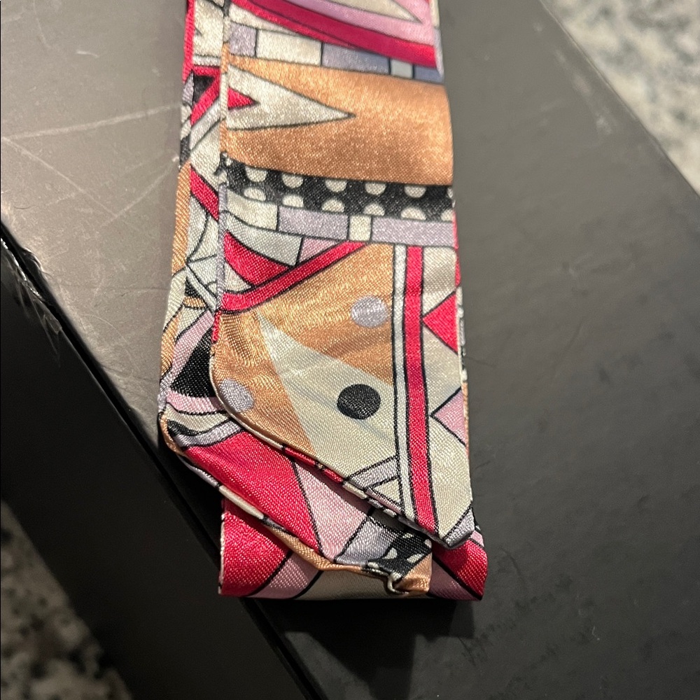 GIVEAWAY - Picture 1 of 1